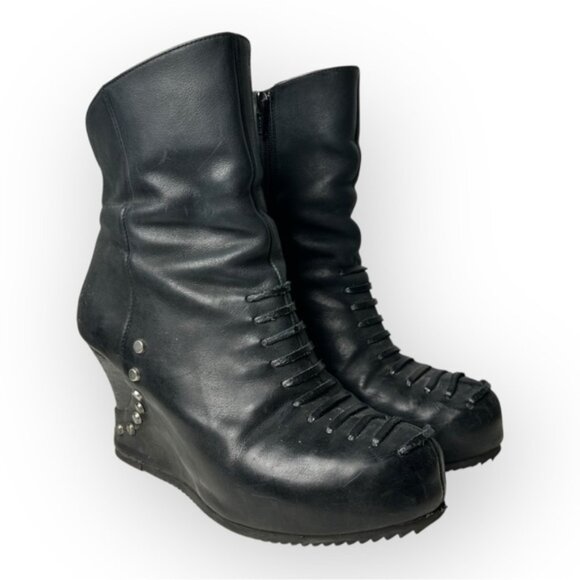 John Fluevog Conquer Maleika Studded Wedge Ankle Boots 9 - Picture 1 of 11